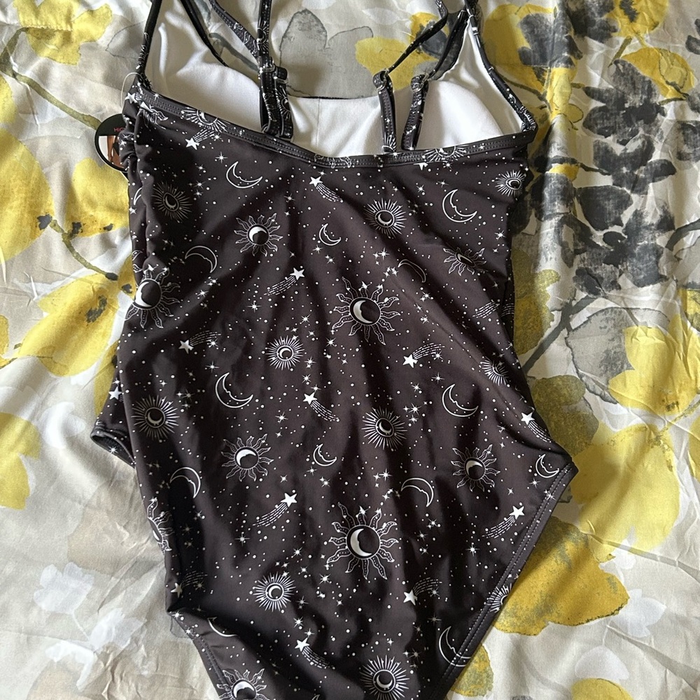 2 Swimsuits Size 7-9 No Boundaries New with Tags - Picture 3 of 7